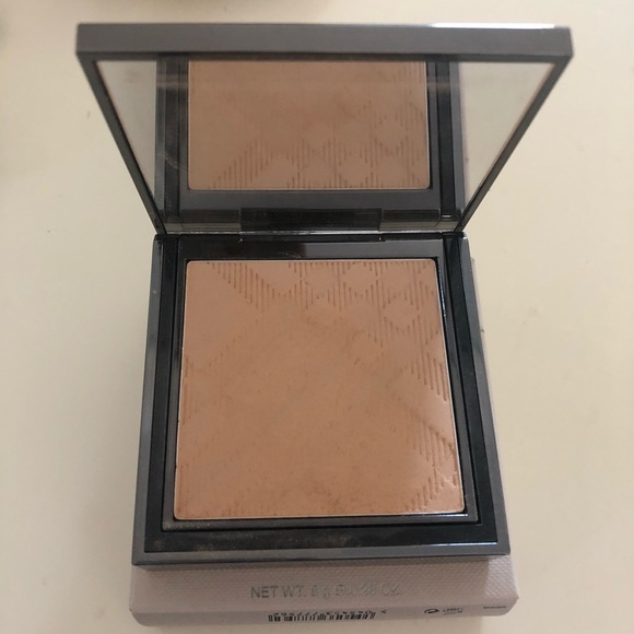 burberry fresh glow compact